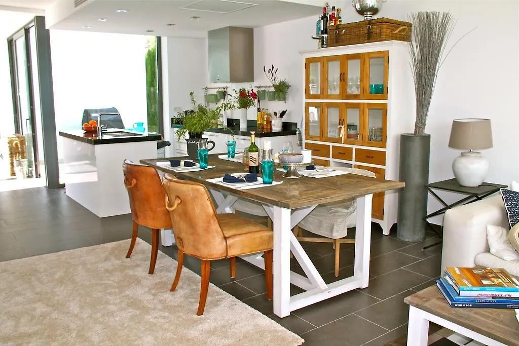B-Only Beach House Villa Alcanada Spain
